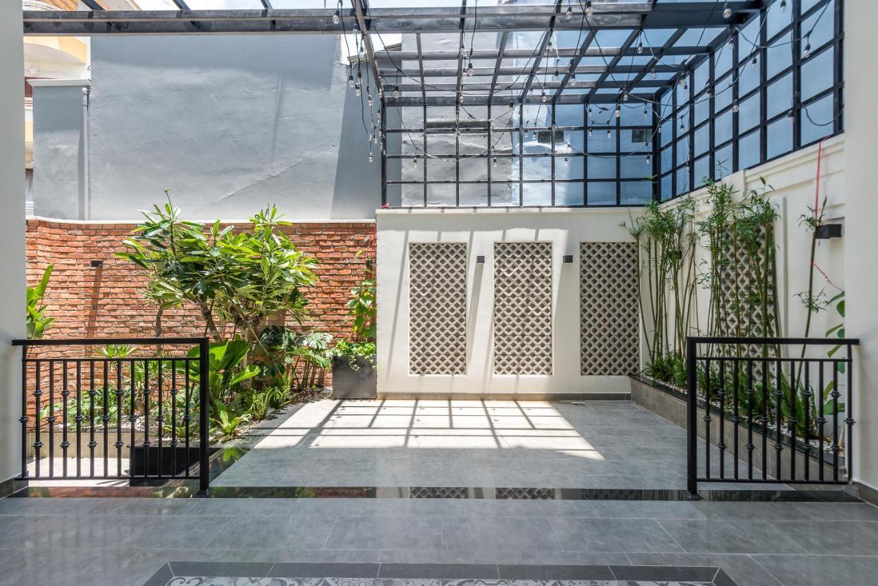 Cozrum Homes The Gallery Residence Хошимин Экстерьер фото